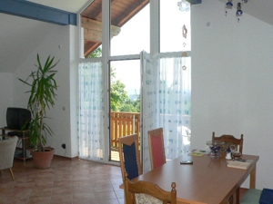 Wohnzimmer mit Panoramafenster